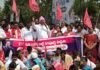 అందాల భామల ఈవెంట్లకు వందల కోట్లు…కార్మికుల కోసం మాత్రం డబ్బులు లేవా?
