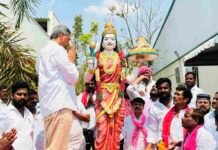 రైతులు పండించడంలో కాదు…పంటను అమ్మడంలోనే ఇబ్బంది పడుతున్నారు