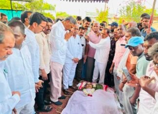 మాజీ సర్పంచ్ ఎల్లారెడ్డి మాతృమూర్తి మృతి..
