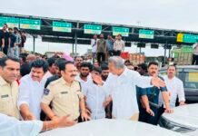ఆర్డర్స్ చూపించండి..పోలీసులను నిలదీసిన ఎమ్మెల్యే పల్లా