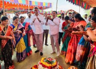 ఎమ్మెల్యే క్యాంపు కార్యాలయంలో ఘనంగా బతుకమ్మ సంబరాలు..!